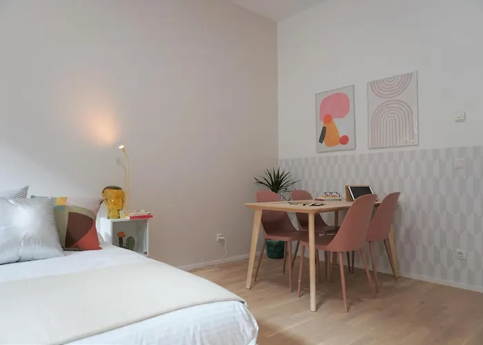 Modern 2Br Apartments - Full Kitchen - Schoenbrunn Area - 15 Mins To City Center
