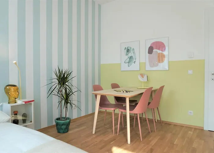 Modern 2Br Apartments - Full Kitchen - Schoenbrunn Area - 15 Mins To City Center