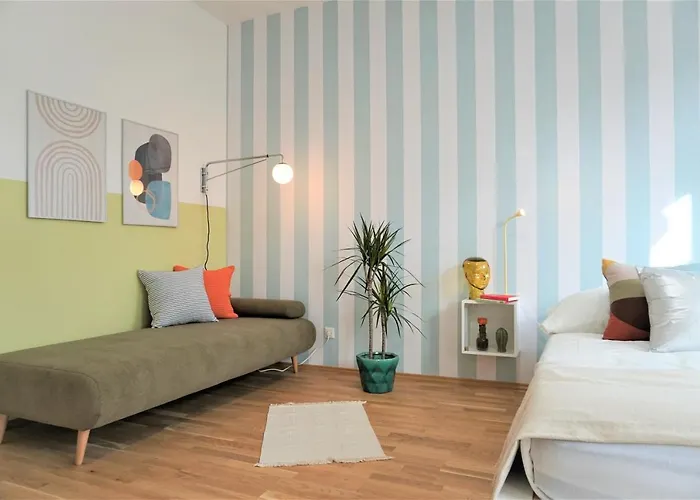 Modern 2Br Apartments - Full Kitchen - Schoenbrunn Area - 15 Mins To City Center